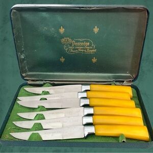 REGENT PEEREDGE Vintage Stainless Steel Steak Knife Set with Bakelite Handles.